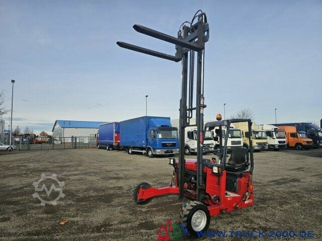 Carretilla elevadora Moffett Mitnahmestapler 4 Wege Allrad NX Typ M 4 20.3