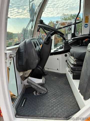 Pala gommata LIEBHERR L506 Compact
