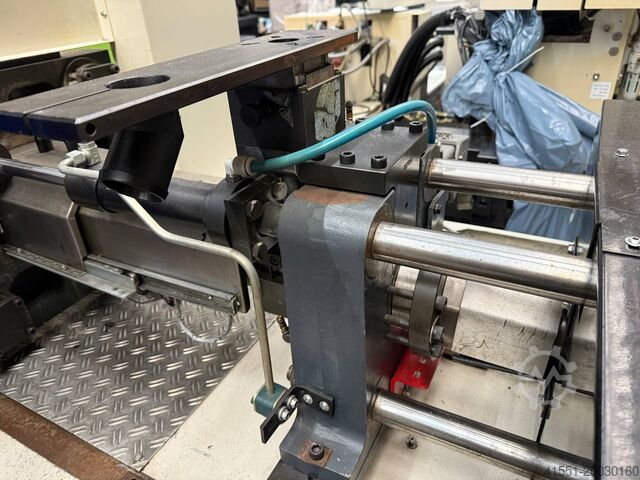 Machines à mouler par injection BATTENFELD EM 30/55 Unilog B6 Run hours: 3.200