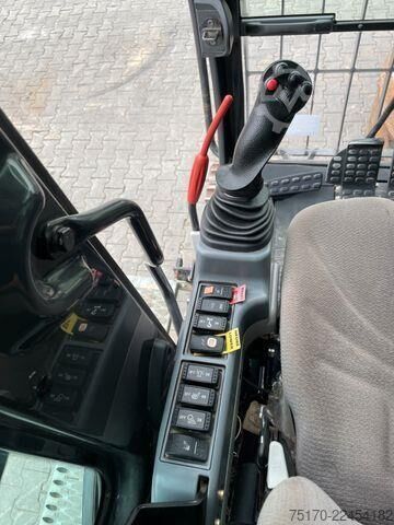 Excavator pe roți Hitachi ZX225USLC-6 / 1.690h / OQ65 / Greifersäge