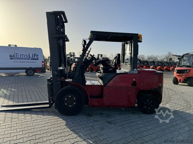 Дизельный вилочный погрузчик Nissan DG1F4A50Y