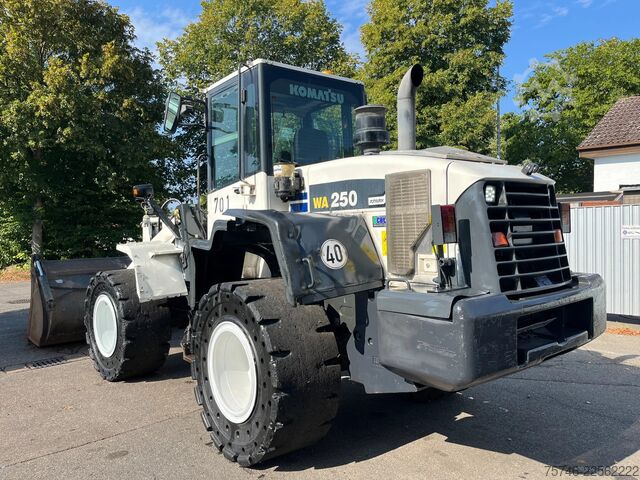 навантажувач Komatsu WA250 WA250-6 Radlader*Klima*Hochschaufel*Recyc...