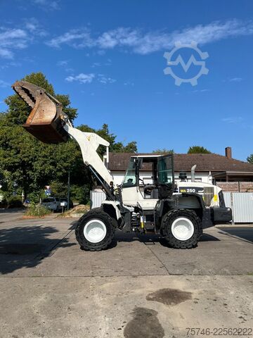 навантажувач Komatsu WA250 WA250-6 Radlader*Klima*Hochschaufel*Recyc...