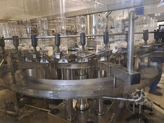 Tribloco de enchimento/engarrafamento, encherdora com capacidade de 9.000 garrafas por hora. LINNEA - ZEVOS AQUAFILL 40-60-12 / 9.000 bph
