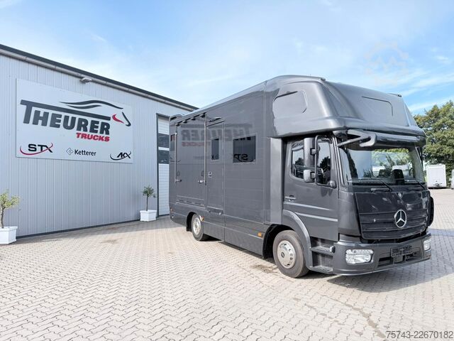 Sığır taşıma kamyonu MERCEDES-BENZ ATEGO 1021  Roelofsen 3  Pferde  Wohnung Dusche