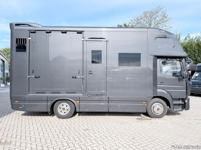 Sığır taşıma kamyonu MERCEDES-BENZ ATEGO 1021  Roelofsen 3  Pferde  Wohnung Dusche
