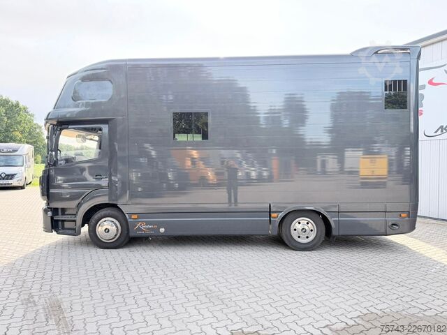 Sığır taşıma kamyonu MERCEDES-BENZ ATEGO 1021  Roelofsen 3  Pferde  Wohnung Dusche