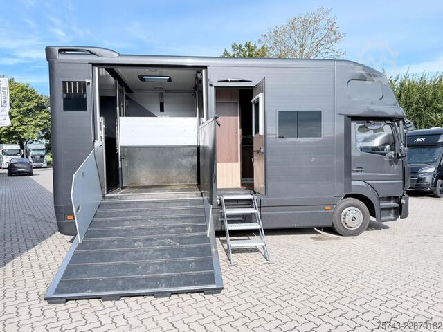 Sığır taşıma kamyonu MERCEDES-BENZ ATEGO 1021  Roelofsen 3  Pferde  Wohnung Dusche