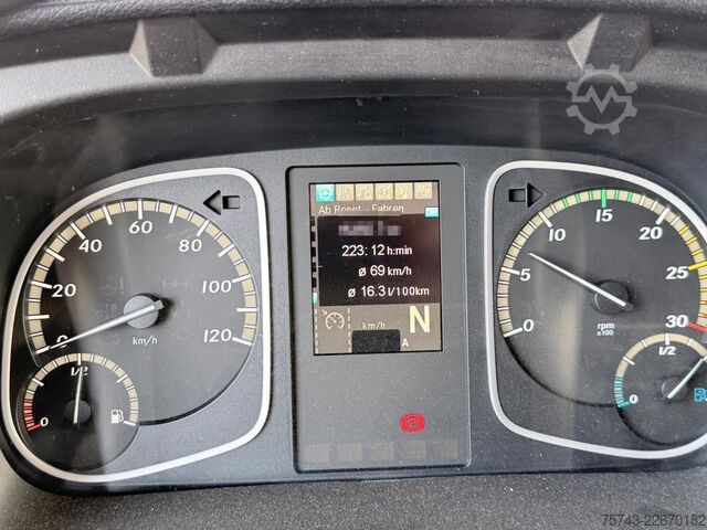 Sığır taşıma kamyonu MERCEDES-BENZ ATEGO 1021  Roelofsen 3  Pferde  Wohnung Dusche