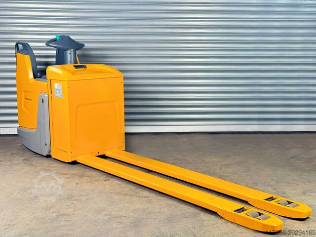 Não há condutor de porta-paletes Jungheinrich ER 225 - 2.400mm Gabeln - Service Neu-Batterie 87%