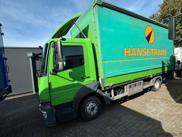Tentinė furgonė MERCEDES-BENZ Atego 818 Pritsche/Schiebeplane mit Ladebordwand