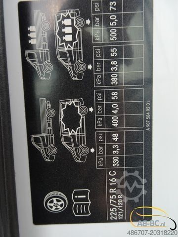Međugradski autobus MERCEDES-BENZ eSprinter 14 Sitze Electric Range: 300 km