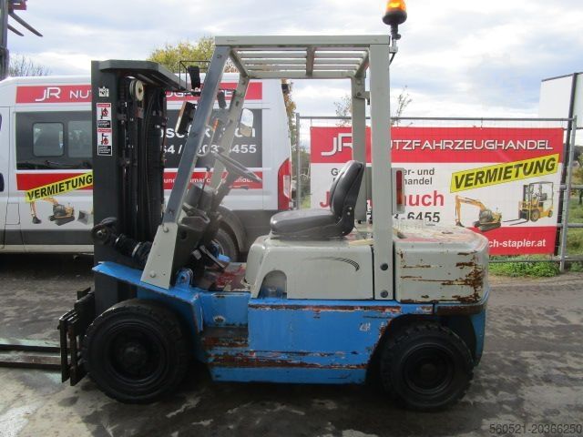 Дизельный вилочный погрузчик Nissan 2,5 Ton.- Triplex-Freihub 4,30m + Seitenschieber