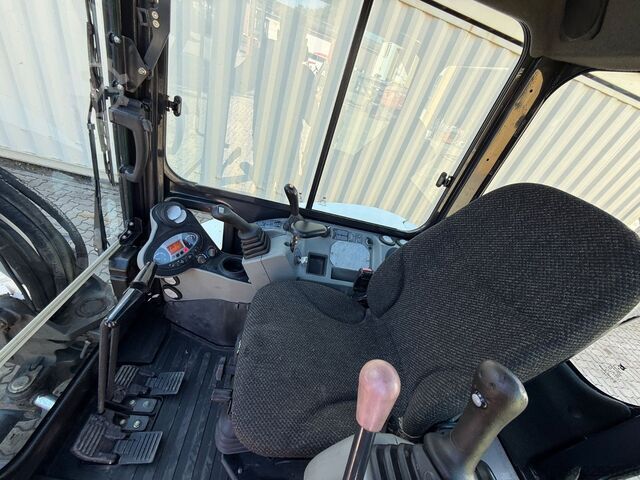 Minigrävare BOBCAT E50 / 2016 BJ / 3.381 H  / 2 x Löffel / MS03