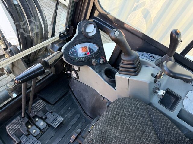 Minigrävare BOBCAT E50 / 2016 BJ / 3.381 H  / 2 x Löffel / MS03