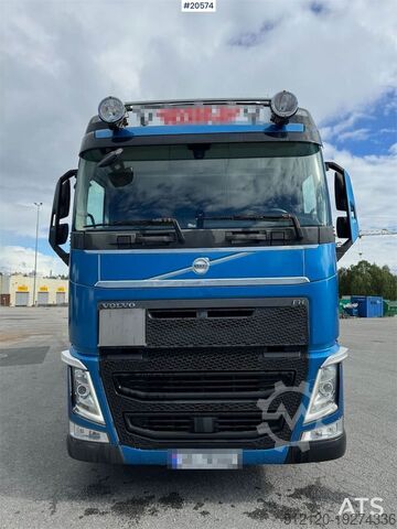 Chiếc vali Volvo Fh540 6x2 box truck w/ full side opening and lift.