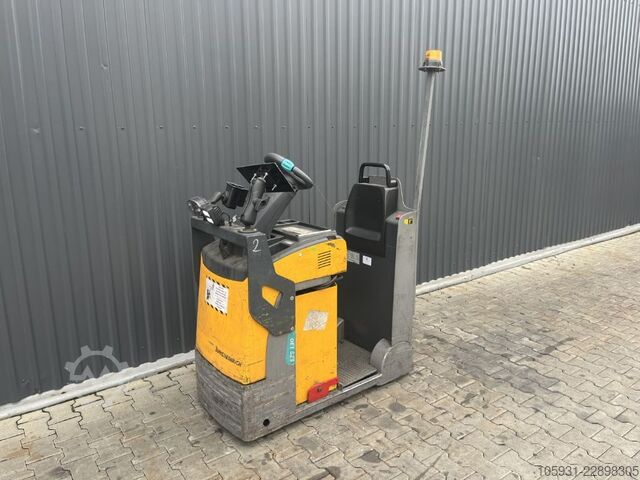 Vlečni traktor Jungheinrich EZS130