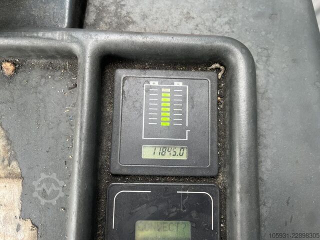 Vlečni traktor Jungheinrich EZS130