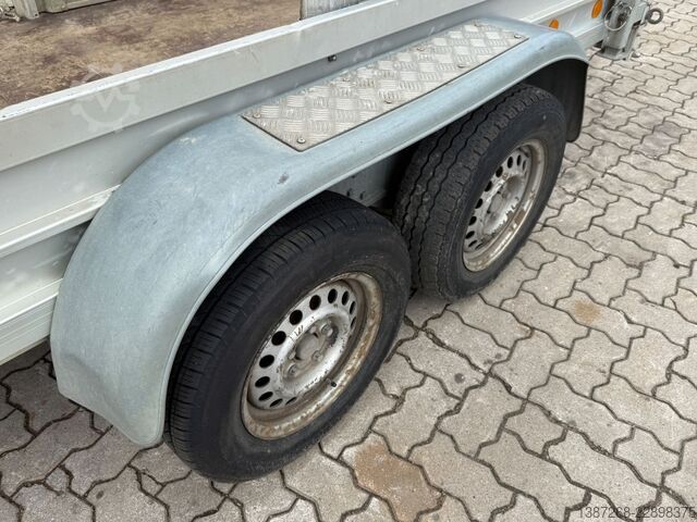 Treler pengangkut rendah KOCH Baumaschinenanhänger / Rampen / TÜV Januar 2027