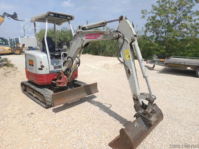 Minigrävare < 7t Takeuchi TB23R with 3 excavator buckets