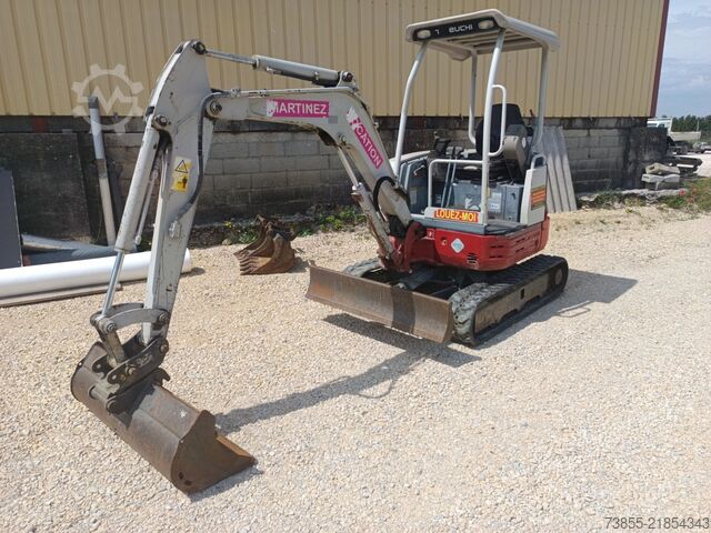 Minigrävare < 7t Takeuchi TB23R with 3 excavator buckets