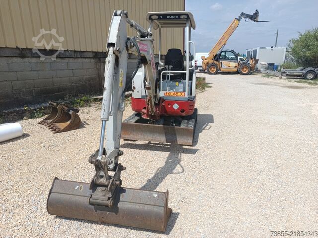 Minigrävare < 7t Takeuchi TB23R with 3 excavator buckets