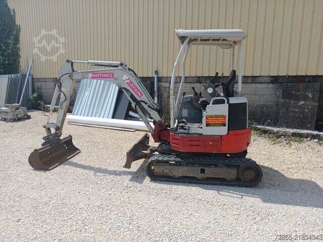 Minigrävare < 7t Takeuchi TB23R with 3 excavator buckets