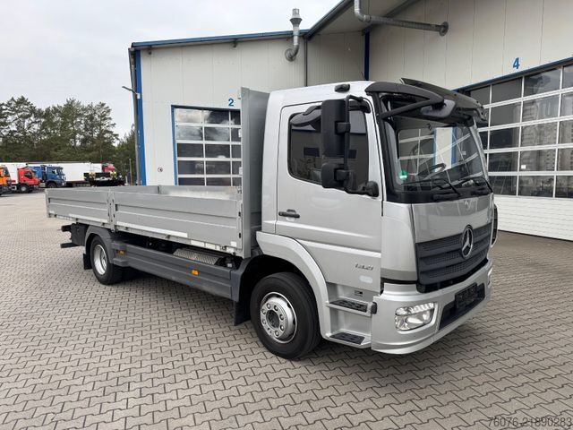 Kamion s ravnom platformom MERCEDES-BENZ Atego 1221 L Pritsche 6.2m Klima AHK