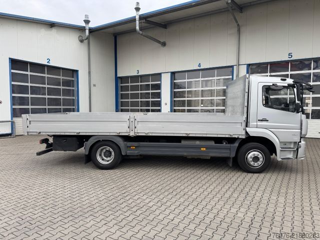 Kamion s ravnom platformom MERCEDES-BENZ Atego 1221 L Pritsche 6.2m Klima AHK