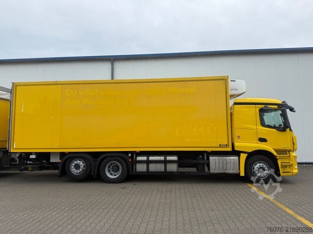 Rashladni kamion MERCEDES-BENZ 2540 LL 6x2/4 Kühlkoffer 8.2m LBW 2,5t  Carrier