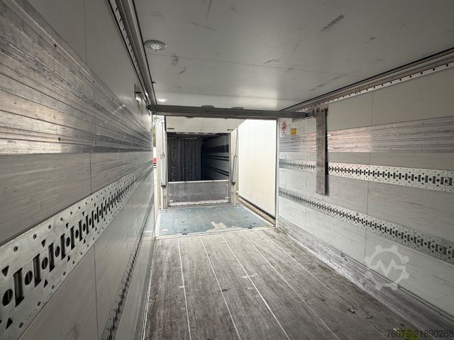 Rashladni kamion MERCEDES-BENZ 2540 LL 6x2/4 Kühlkoffer 8.2m LBW 2,5t  Carrier