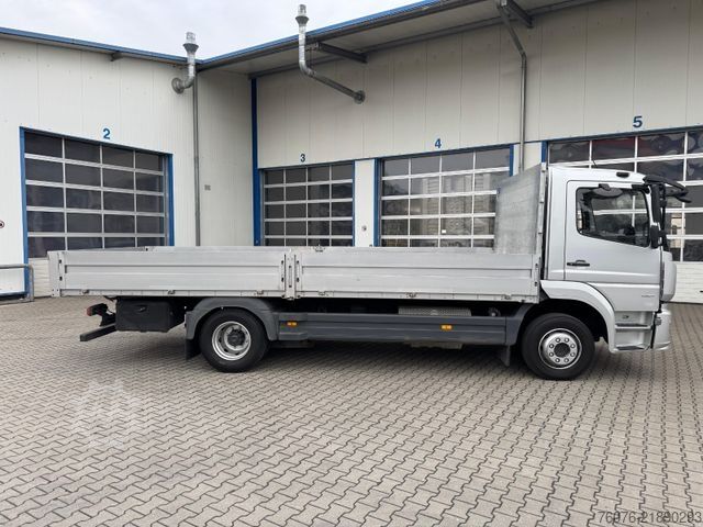Kamion s ravnom platformom MERCEDES-BENZ Atego 1321 L Pritsche 6.2m Klima AHK