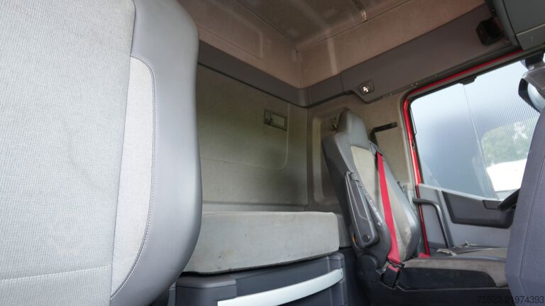 Standard-SZM Renault T 460 tractor unit 648.900KM