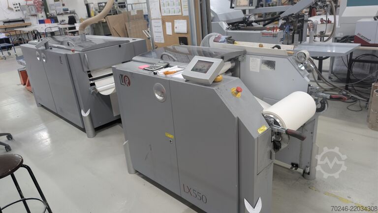 Roll-to-cut-sheet finishing system Lasermax Roll Systems LX550 + LX581
