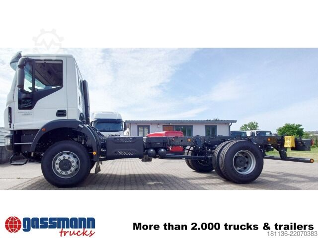 รถบรรทุกขนถ่ายตู้คอนเทนเนอร์แบบตะขอ (roll-off) Iveco EuroCargo ML150E32W 4x4