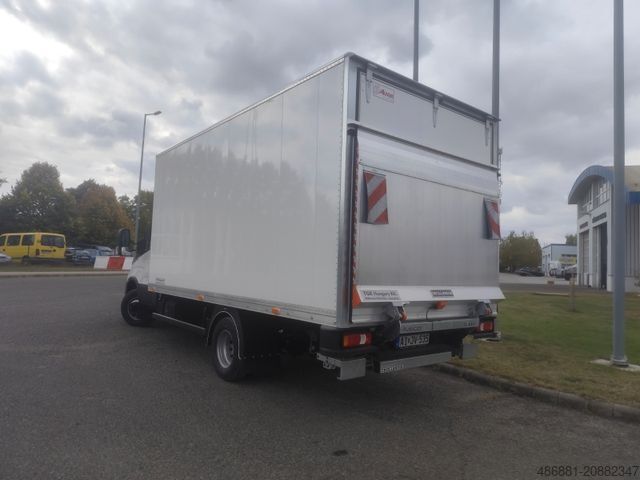 شاحنة صندوقية IVECO Daily 70C18