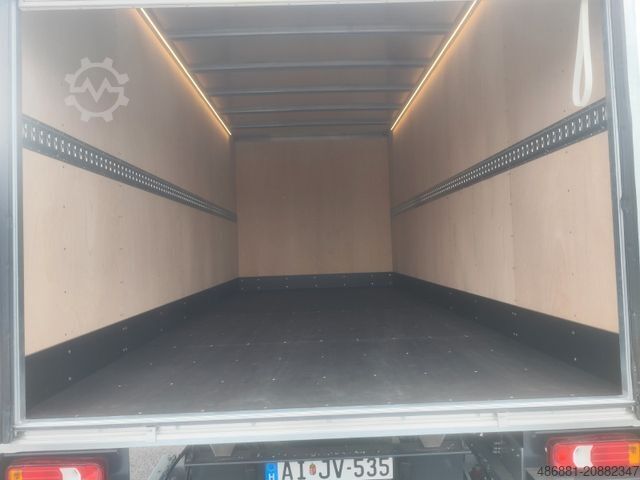 شاحنة صندوقية IVECO Daily 70C18