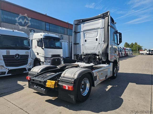 Камион за опасни материали MERCEDES-BENZ ACTROS 1846 * 2X NEBENANT. * ADR * ACC * 2X VORH