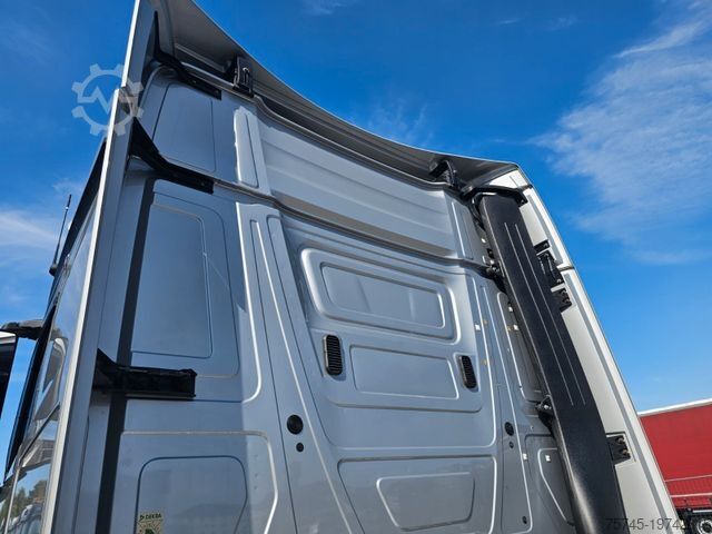 Камион за опасни материали MERCEDES-BENZ ACTROS 1846 * 2X NEBENANT. * ADR * ACC * 2X VORH