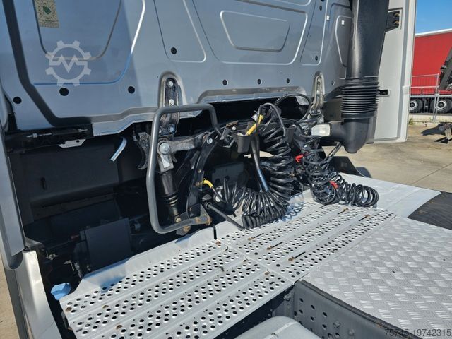 Камион за опасни материали MERCEDES-BENZ ACTROS 1846 * 2X NEBENANT. * ADR * ACC * 2X VORH