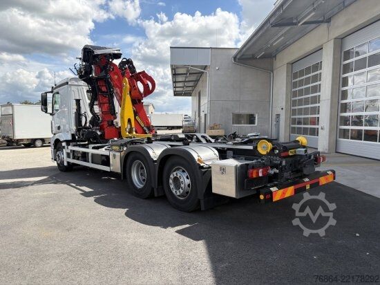 Autocarro ribaltabile MERCEDES-BENZ ACTROS 2551 6X2, PALFINGER-ABROLLKIPPER MIT SCHROTTKRAN,  LENK-LIFTACHSE, EURO 6