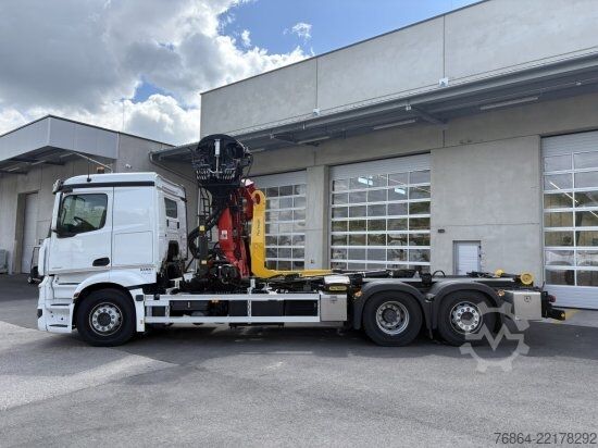 Autocarro ribaltabile MERCEDES-BENZ ACTROS 2551 6X2, PALFINGER-ABROLLKIPPER MIT SCHROTTKRAN,  LENK-LIFTACHSE, EURO 6