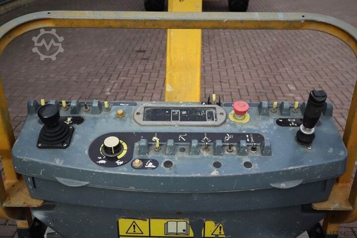 Telescopic boom lift JLG 1350SJP Diesel, 4x4x4 Drive 43.3m Working Height,