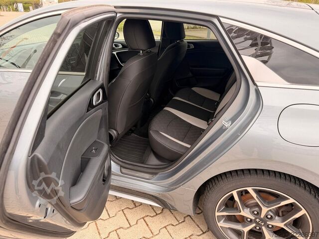 Xe buýt nhỏ KIA ProCeed GT-Line