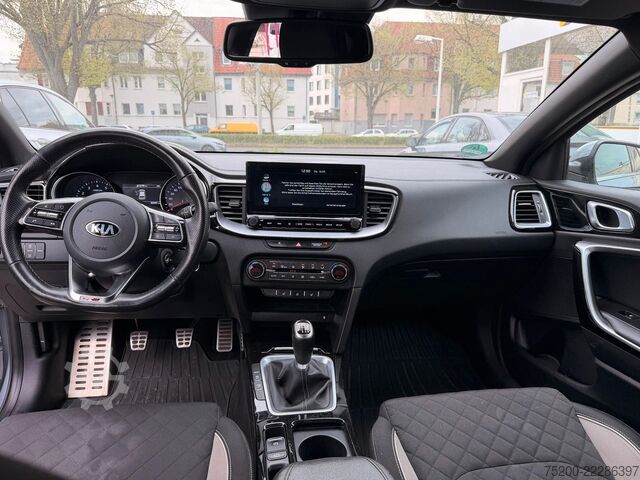 Xe buýt nhỏ KIA ProCeed GT-Line