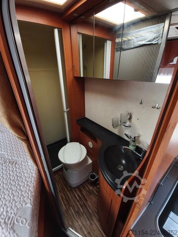 Semi-integrated camper EURAMOBIL Contura 670 SB