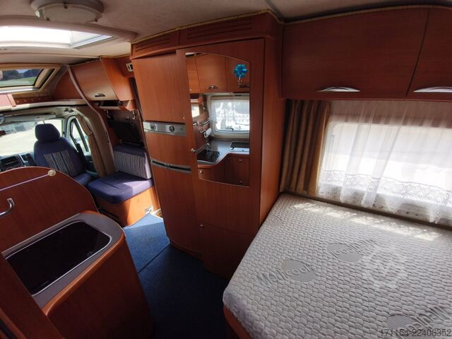 Semi-integrated camper EURAMOBIL Contura 670 SB