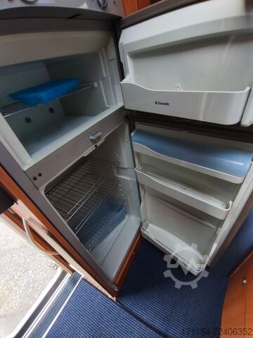 Semi-integrated camper EURAMOBIL Contura 670 SB