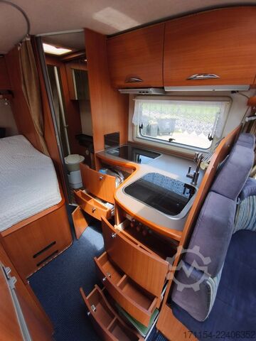 Semi-integrated camper EURAMOBIL Contura 670 SB