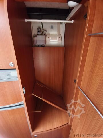 Semi-integrated camper EURAMOBIL Contura 670 SB